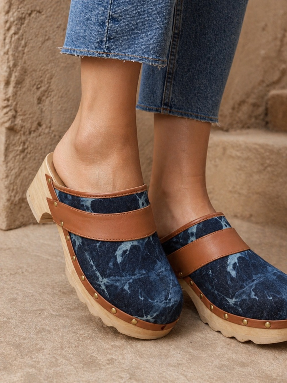 Aerosoles Blue Wash Platform Clogs / Mule Heels – Size 8.5